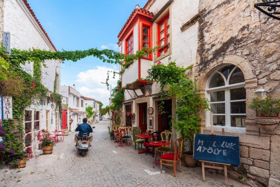 İzmir Çeşme Alaçatı Efes Şirince Turu 1 Gece 2 Gün