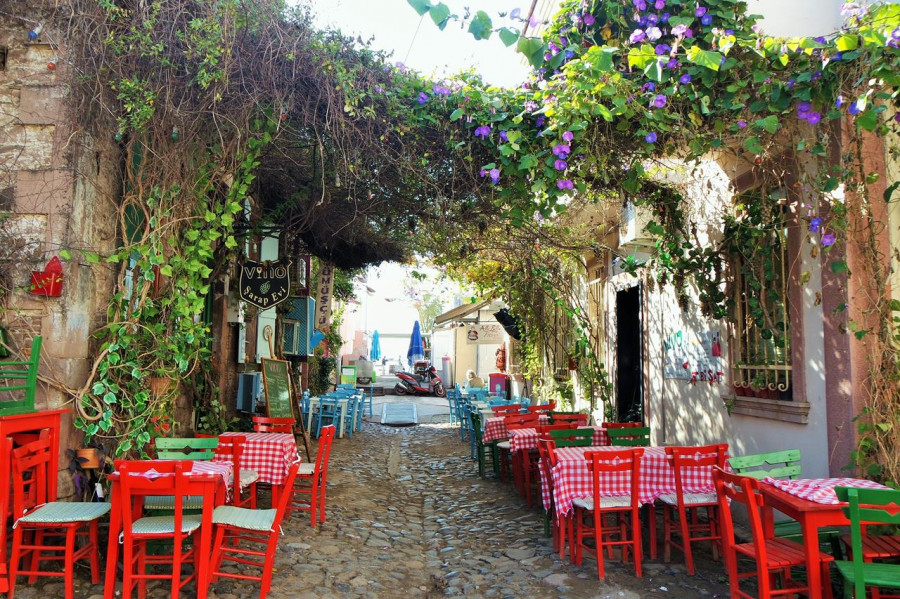 İzmir Çeşme Alaçatı Efes Şirince Turu 1 Gece 2 Gün