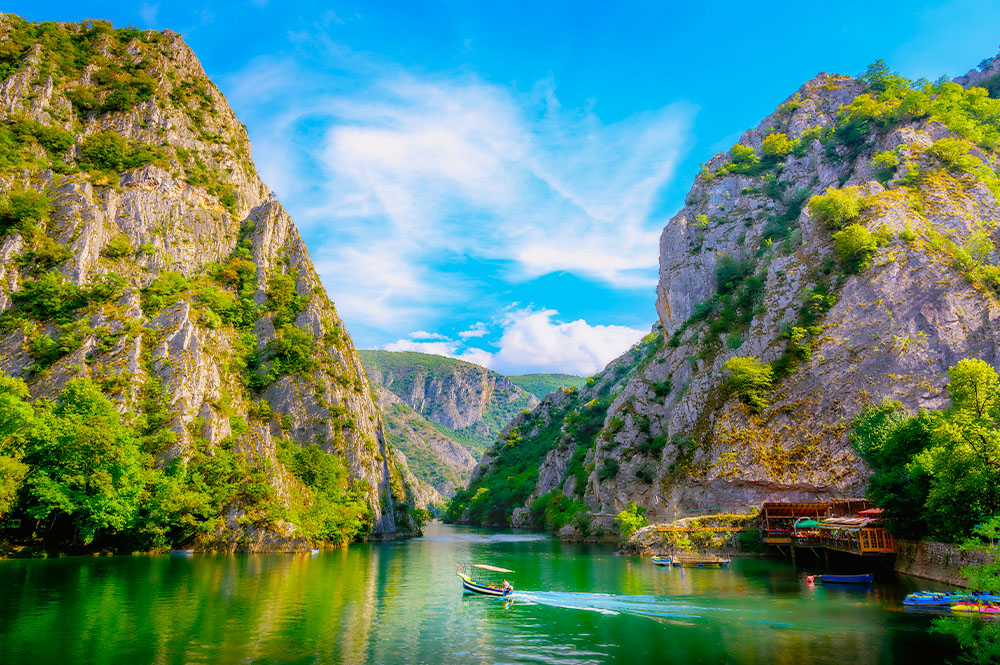 Balkan Güzelleri Kosova Makedonya Turu AJet Hava Yolları ile Vizesiz / 2 Gece Otel Konaklamalı / İstanbul Çıkışlı