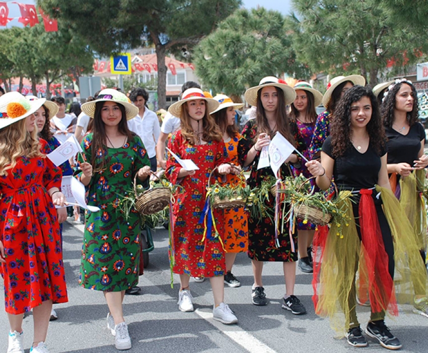 Alaçatı Ot Festivali Turu (1 Gece Otel Konaklamalı)